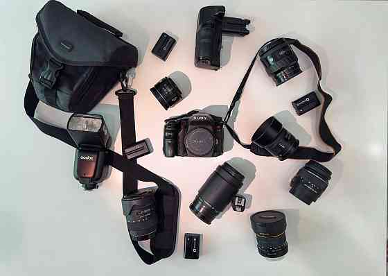 Срочно Sony A77 (SLT-77) + 7 объективов (Sony; Tamron; Zeiss; Minolta) Алматы