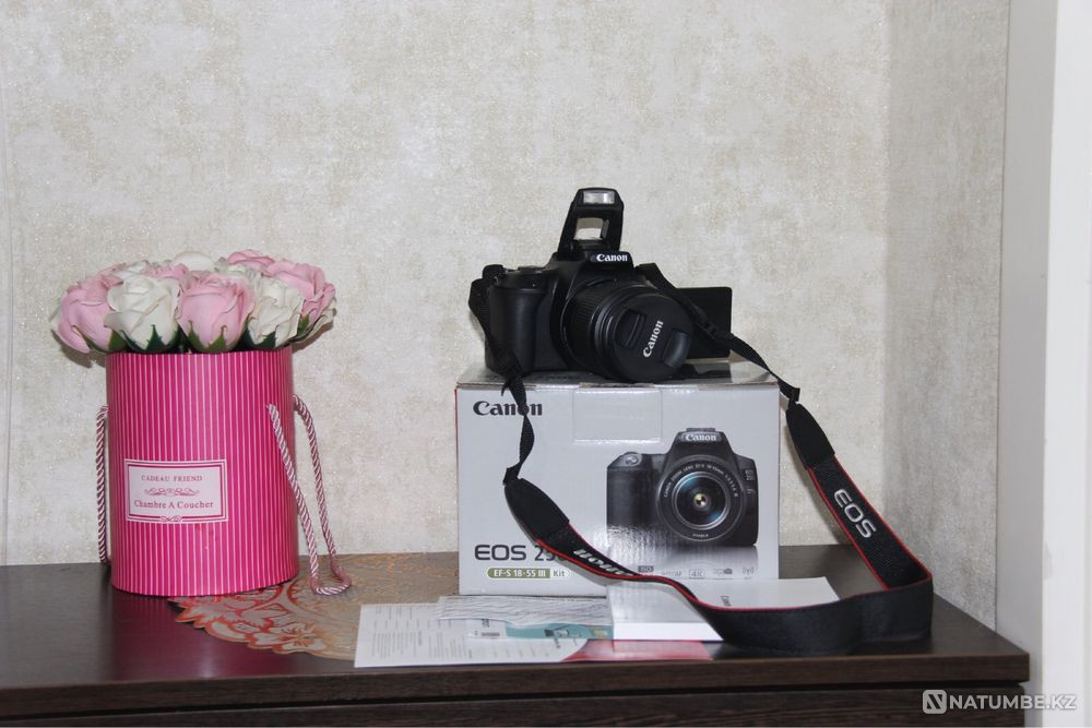 Профессиональный фотоаппарат Canon 250D 18-55mm is. С коробкой. Алматы - изображение 1