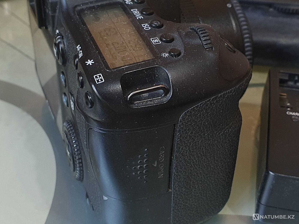 Canon EOS 6D; 35mm f2; battery grip kit Almaty - photo 5