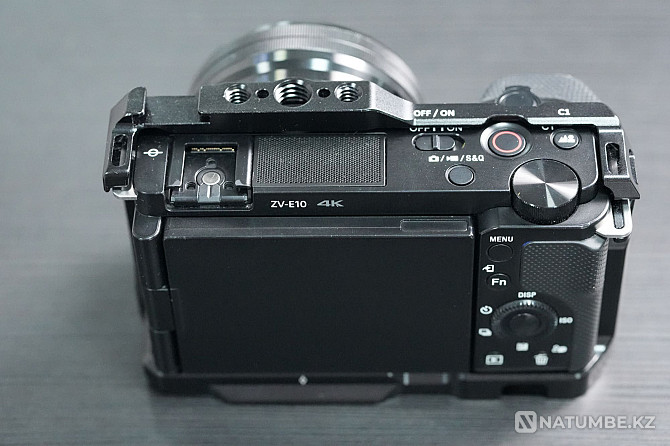 Sony ZV E-10 + Kit 16-50 mm + SmallRig cage Almaty - photo 2