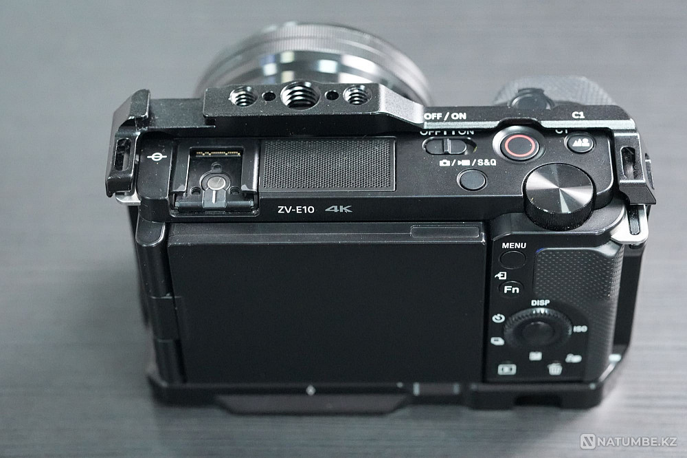 Sony ZV E-10 + Kit 16-50 mm + SmallRig клетка Алматы - изображение 2
