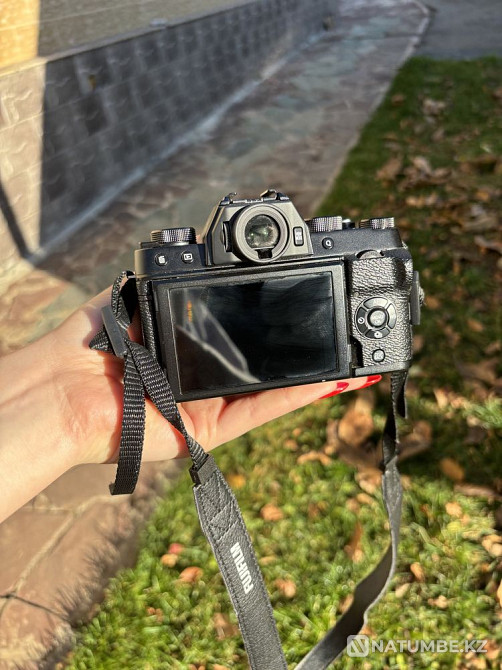 Fujifilm x-t100 Фотоаппарат Алматы - изображение 2