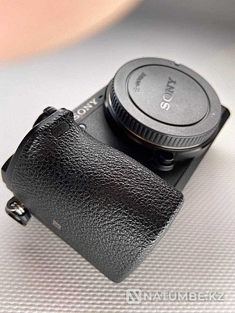 Пайдаланылған Sony A6500 камерасы (қаңқасы) + тор және т.б. сатылады  Алматы - изображение 4
