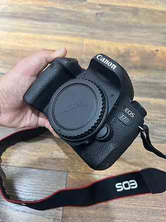 Продам фотоаппарат canon 77d ; с объективом 18-135.  Алматы