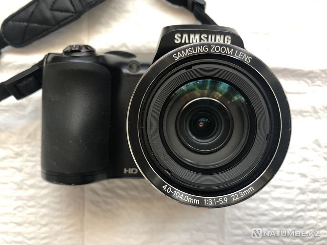 Samsung camera; flash drive; battery charger and 4 batteries Almaty - photo 1