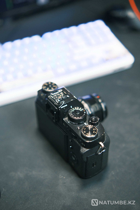 Fujifilm X-T2 в среднем состоянии с объективом 35мм 1.4/Торг Алматы - изображение 2