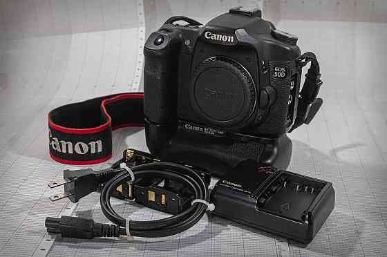 Canon EOS 50D с батарейным блоком; 2 аккумулятора; CF карта. Алматы