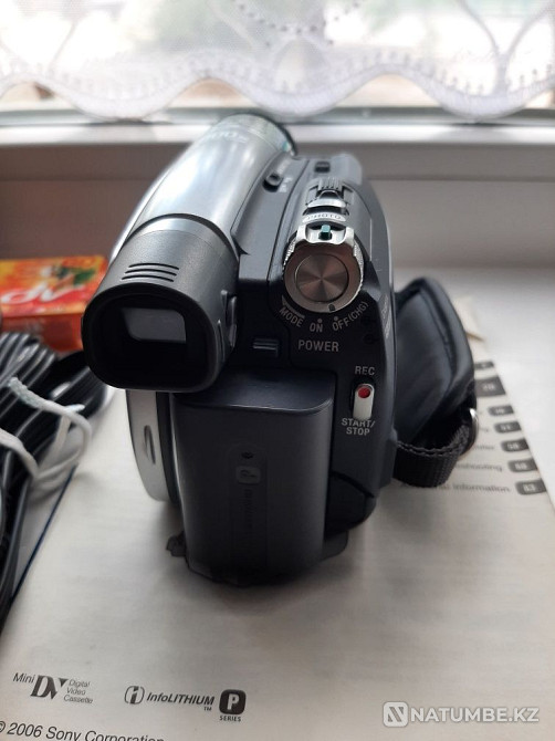 Продаём видеокамеру SONY M. DCR-HC26E  - изображение 4