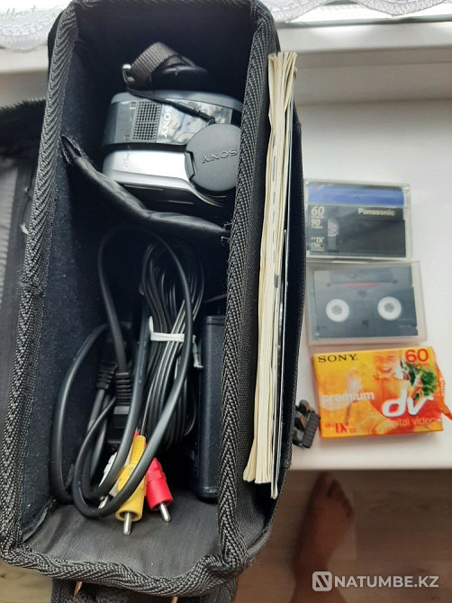 Продаём видеокамеру SONY M. DCR-HC26E  - изображение 2
