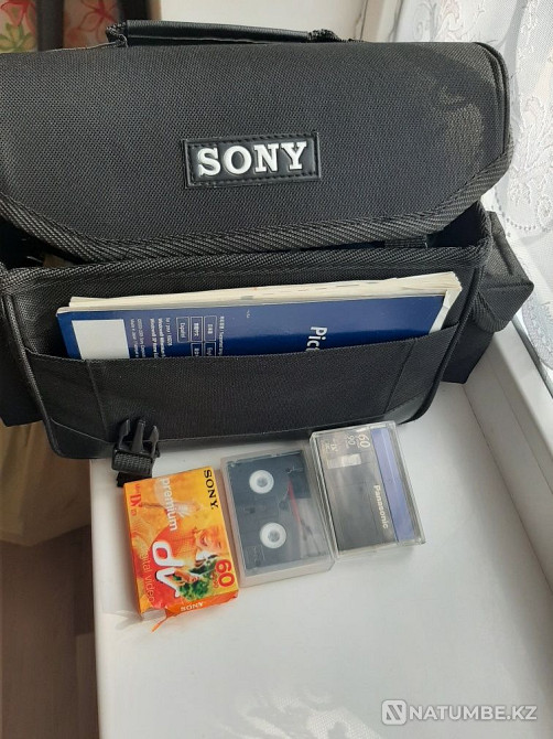 Продаём видеокамеру SONY M. DCR-HC26E  - изображение 1