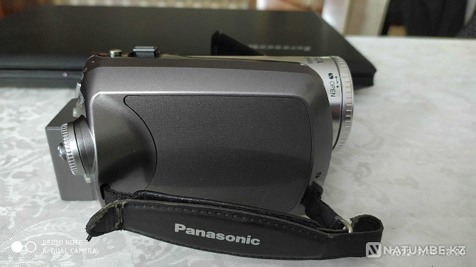 Selling semi-professional video camera Panasonic SDR-H280  - photo 3