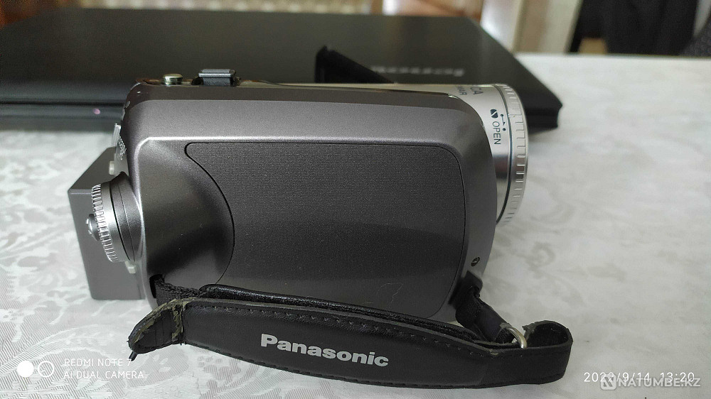 Продам полупрофессиональную видеокамеру Panasonik SDR-H280  - изображение 3