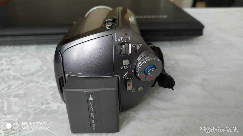Продам полупрофессиональную видеокамеру Panasonik SDR-H280  - изображение 2