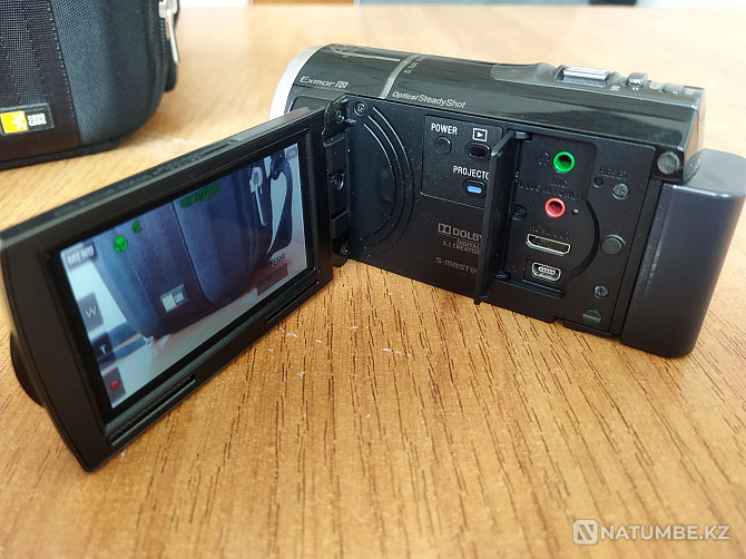 Sony camcorder with projector  - photo 2