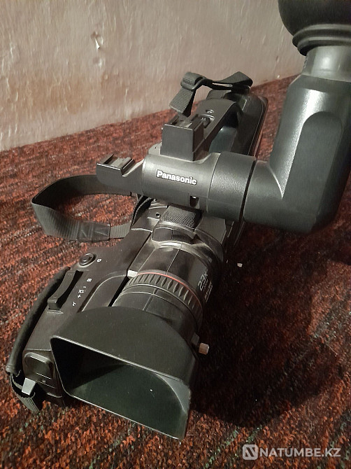 Продам видеокамеру Panasonic HDC-MDH1 СРОЧНО  - изображение 1