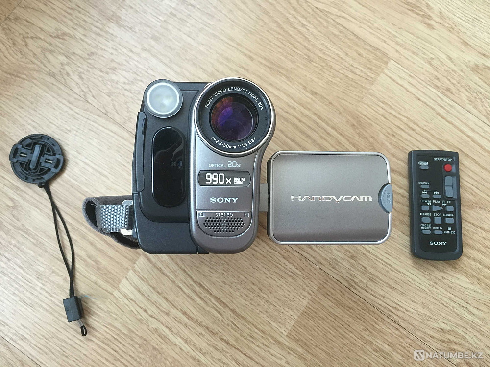 Digital cassette video camera Sony Handycam  - photo 1