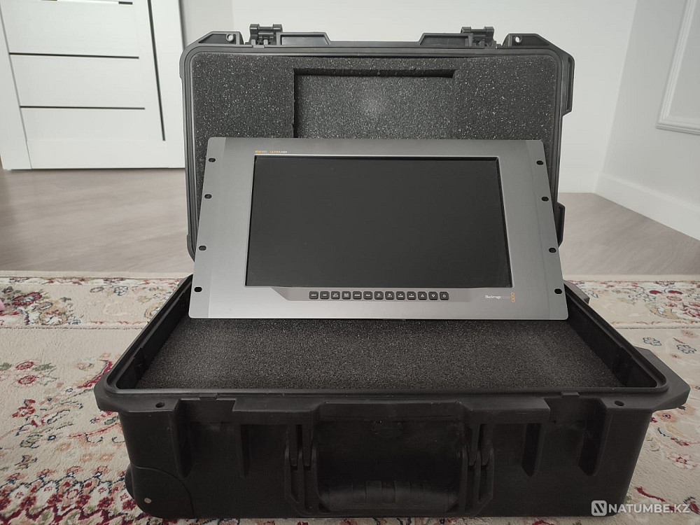 Blackmagic Smartview 4K  - photo 2