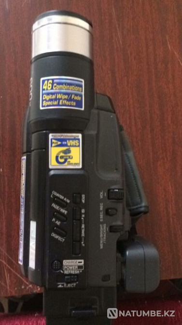 Selling a Japanese video camera with a bag  - photo 6