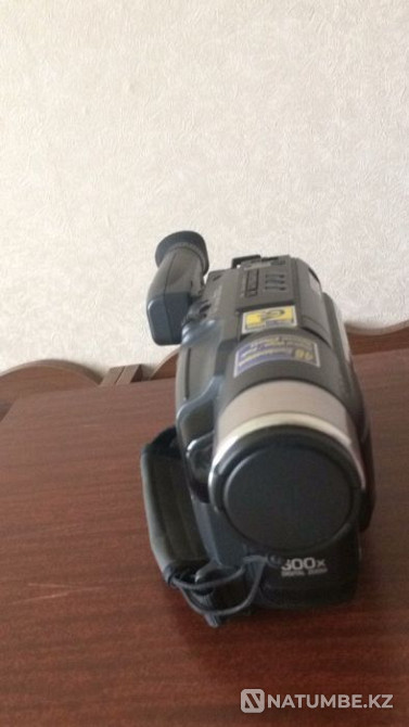 Selling a Japanese video camera with a bag  - photo 4
