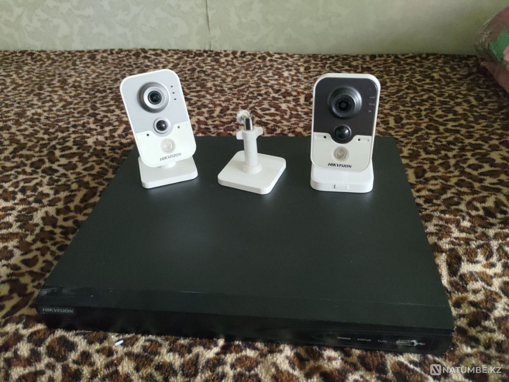 Video surveillance DVR Hikvision DS-7608NI-E2/8P with cameras  - photo 1