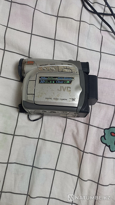 камера JVC на кассетах  - изображение 2