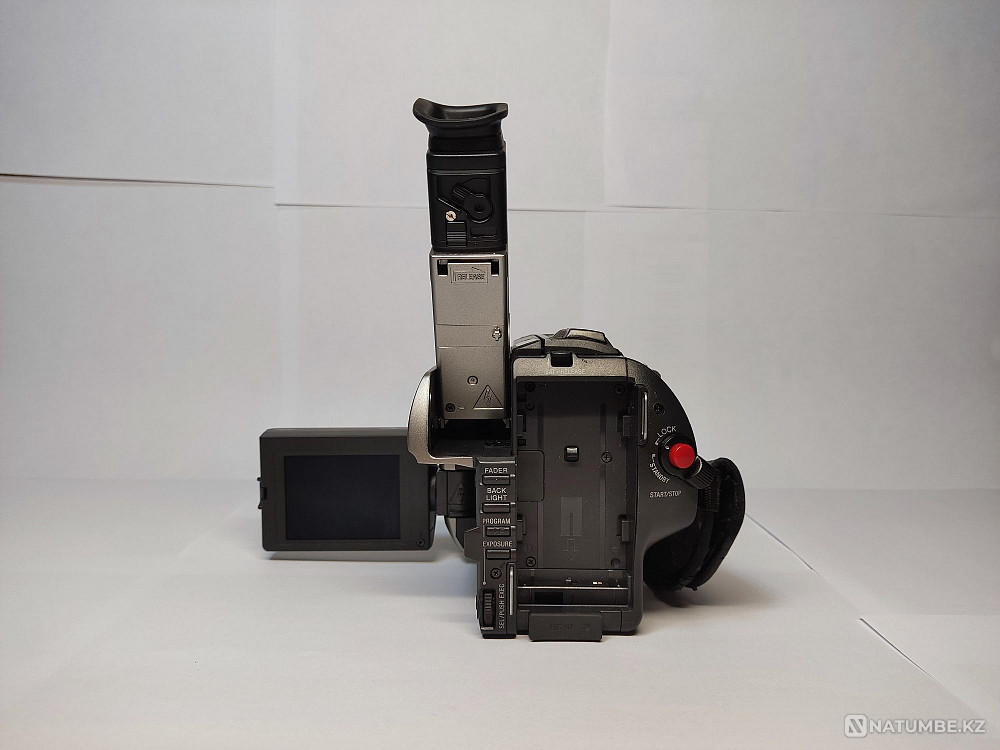 Video camera Sony CCD-TRV78E  - photo 3