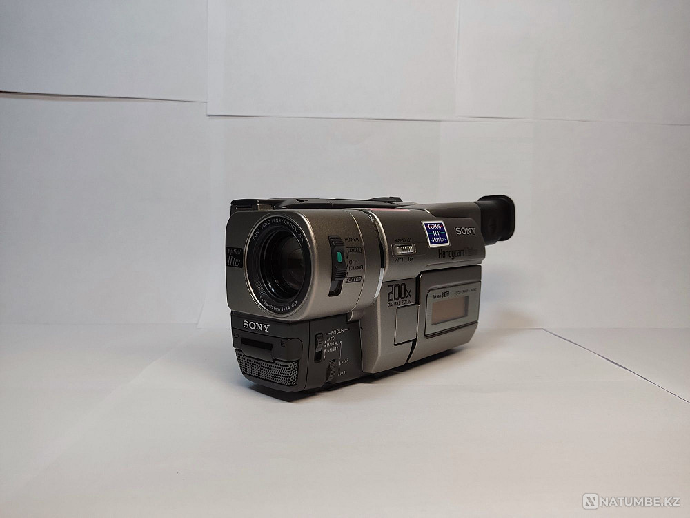 Video camera Sony CCD-TRV78E  - photo 1