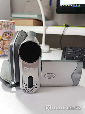 Продам видеокамеру Canon DC10  - изображение 1