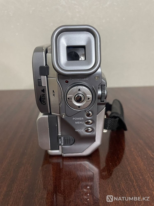 Handheld video camera  - photo 3