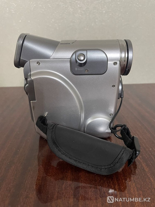 Handheld video camera  - photo 2