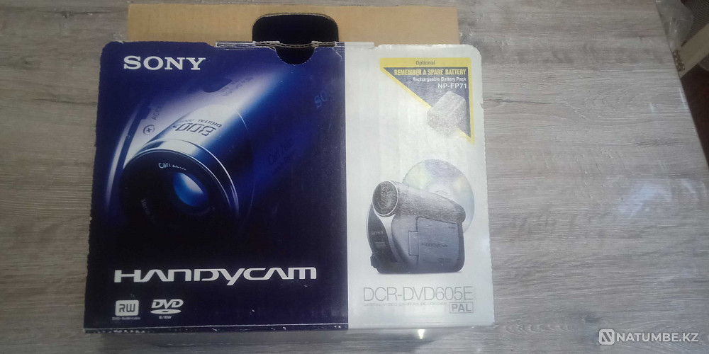 Sony video camera; DCR-605E  - photo 6