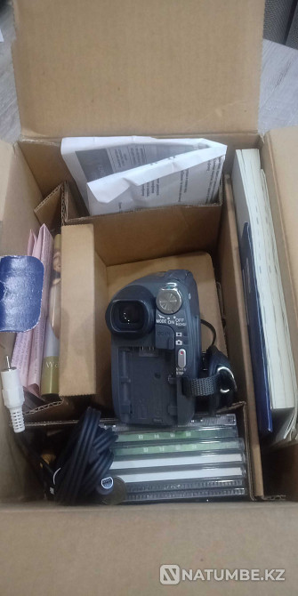 Sony video camera; DCR-605E  - photo 2