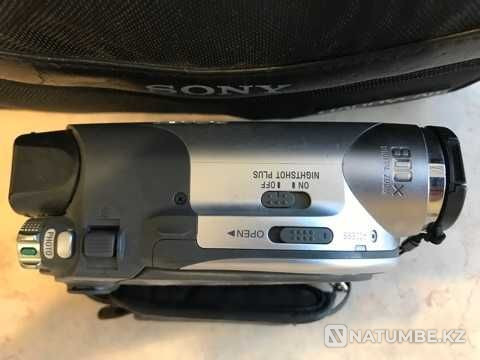 I am selling an original SONY camcorder purchased in Dubai with discs. BARGAIN  - photo 1