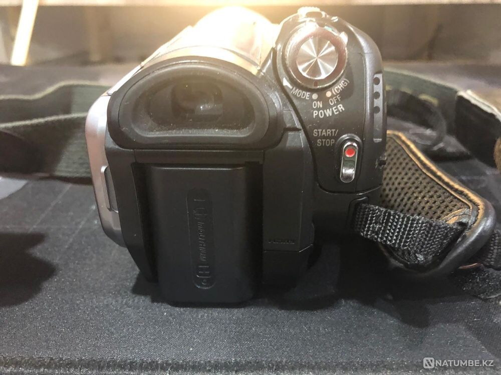 Selling a video camera  - photo 2