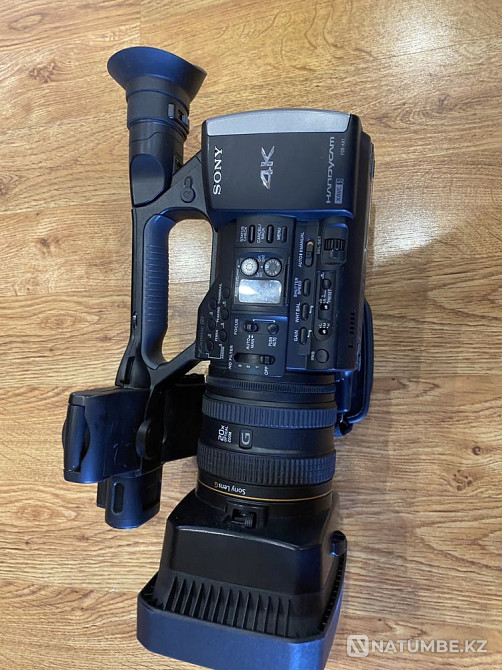 4K video camera Sony FDR-AX1  - photo 2