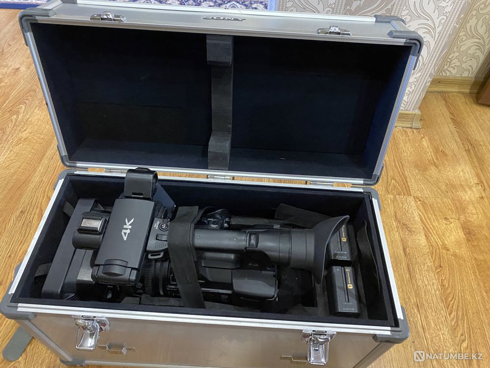 4K video camera Sony FDR-AX1  - photo 4