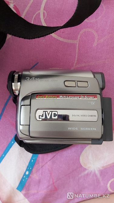 Selling a video camera  - photo 1