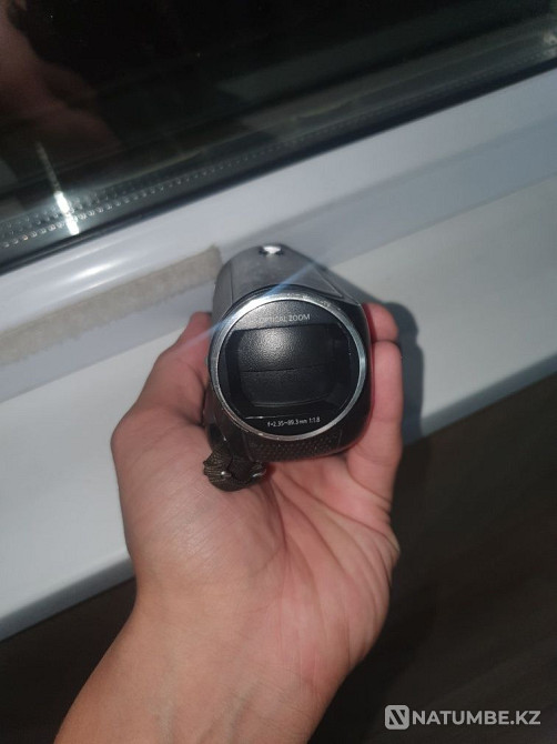 Selling a Panasonic video camera as a gift tripod  - photo 1