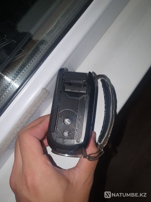 Selling a Panasonic video camera as a gift tripod  - photo 4