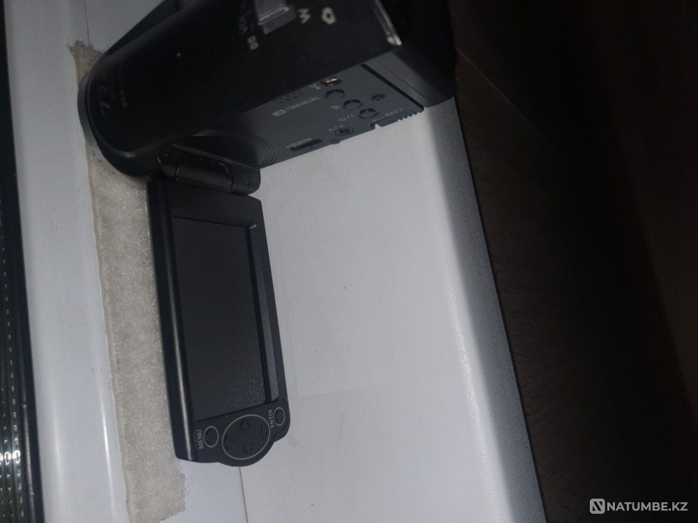 Selling a Panasonic video camera as a gift tripod  - photo 5