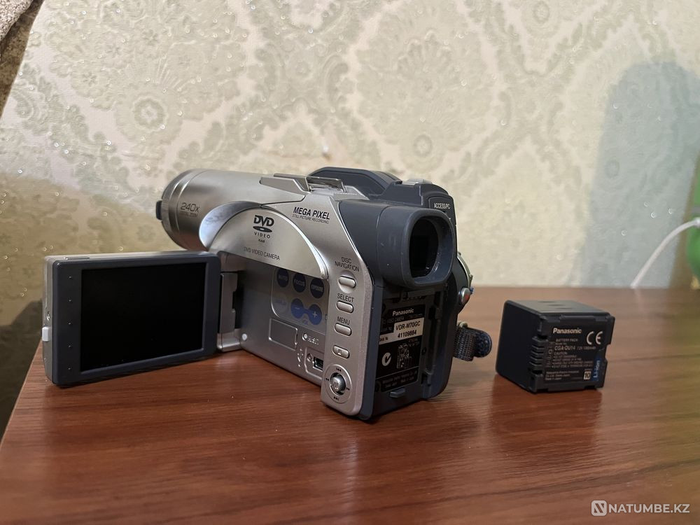 Продам видеокамеру Panasonic VDR-M70  - изображение 7