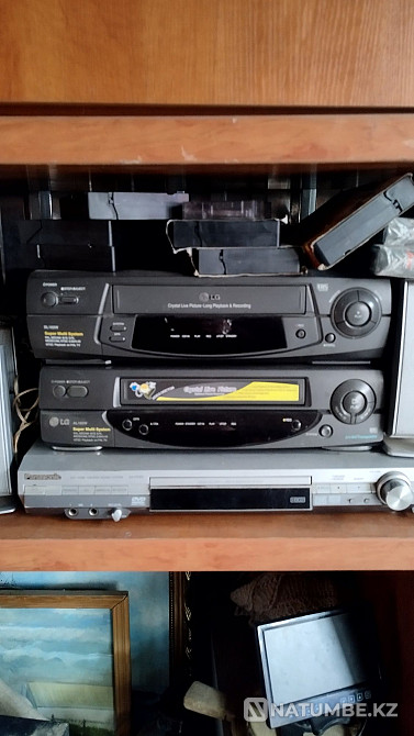 Selling video player on cassette  - photo 1