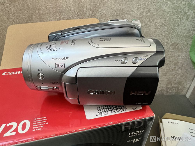 New Canon HV20 camcorder  - photo 1