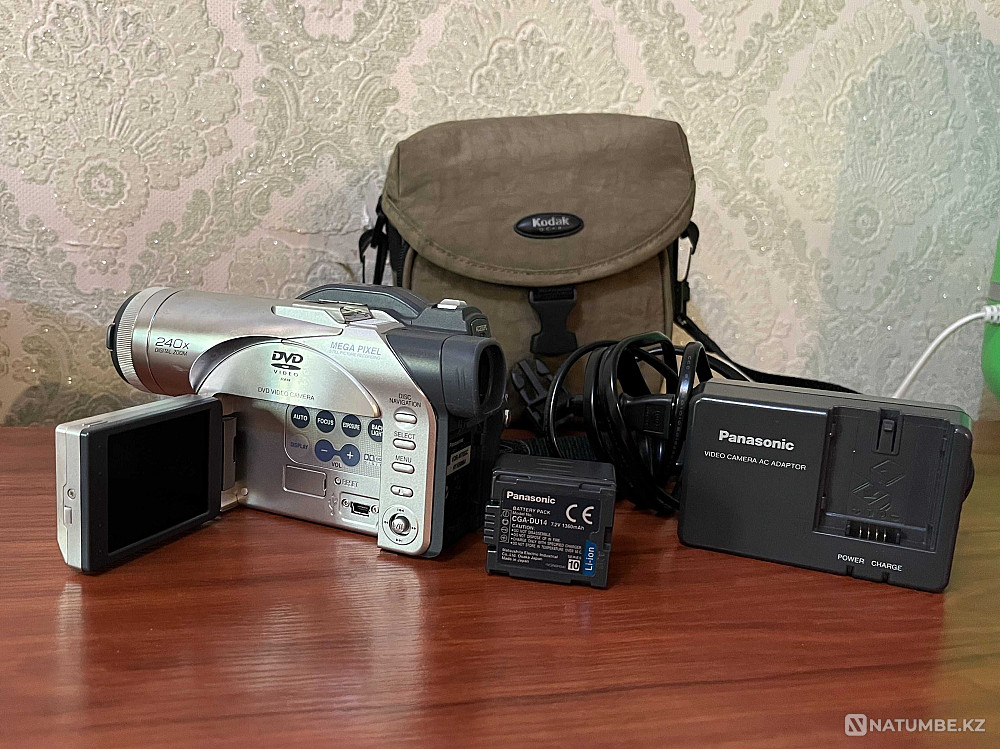 Video camera PANASONIC VDR-M70  - photo 7