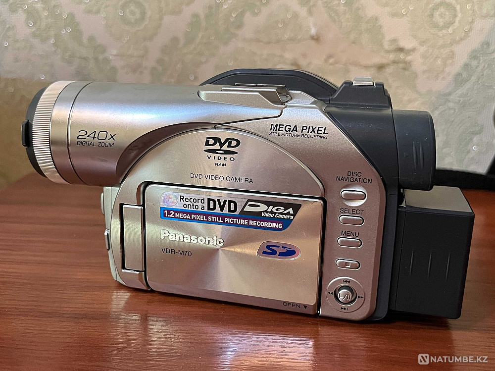 Video camera PANASONIC VDR-M70  - photo 6