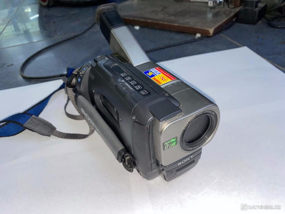 Video camera Sony Handycam CCD-TR317E  - photo 1