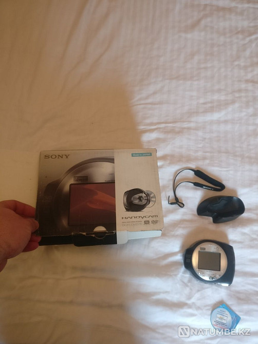 Selling a digital video camera.  - photo 1