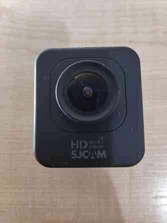 Экшн-камера SJCAM M10 WiFi с набором разных креплений 