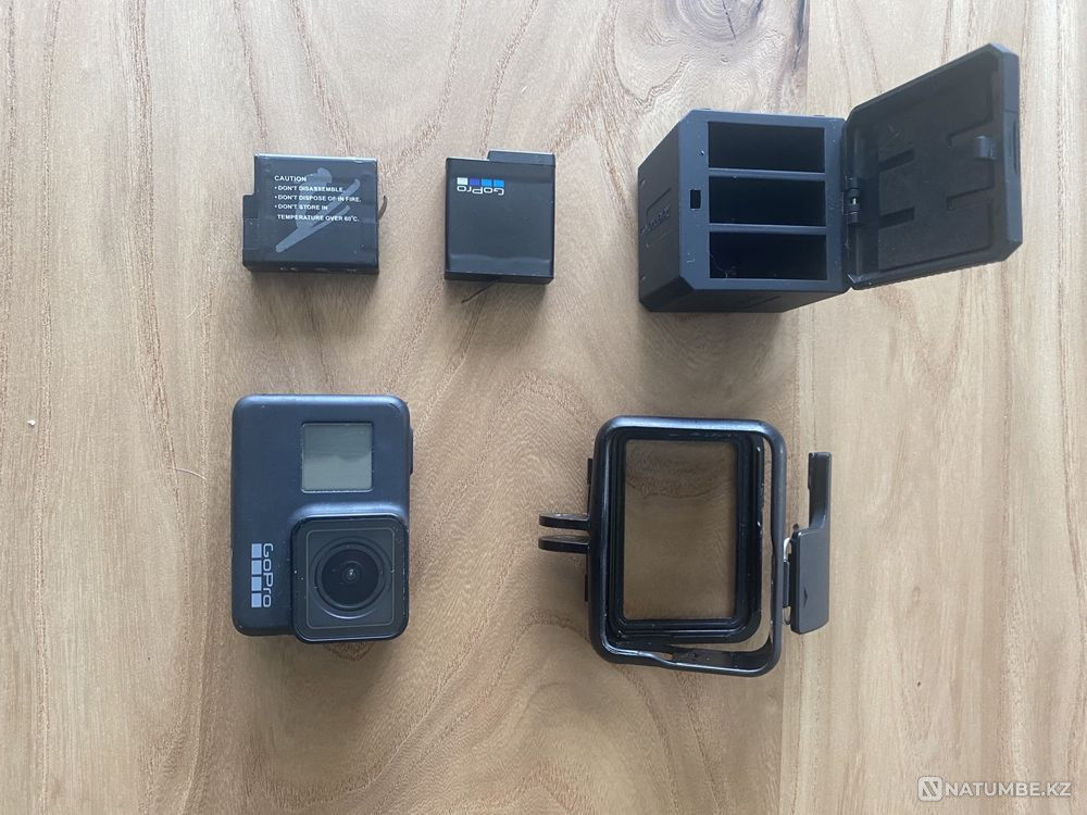 Selling GoPro HERO7 Black Edition + set of goodies  - photo 4