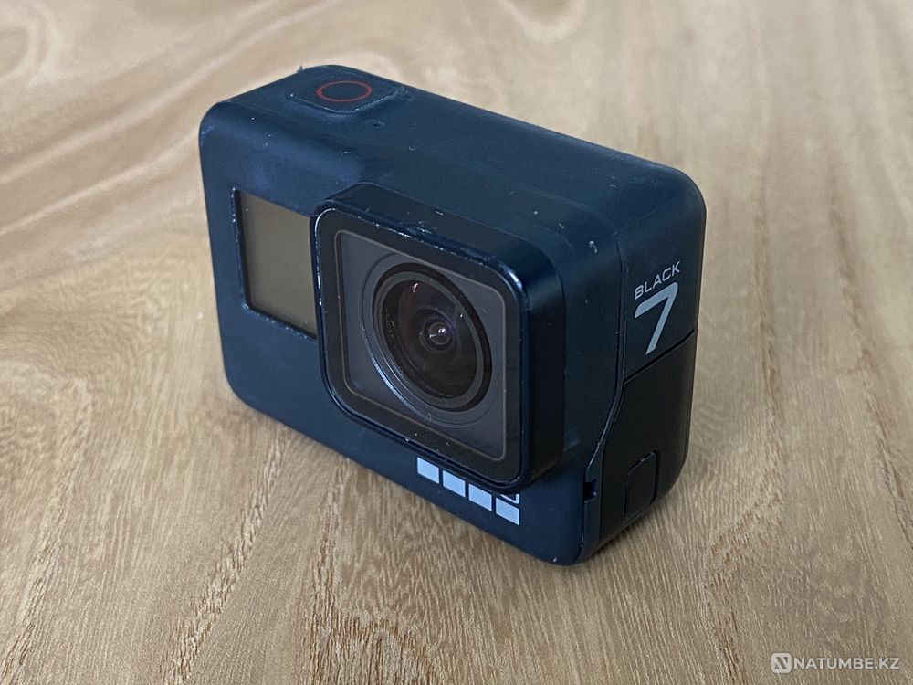 Selling GoPro HERO7 Black Edition + set of goodies  - photo 2